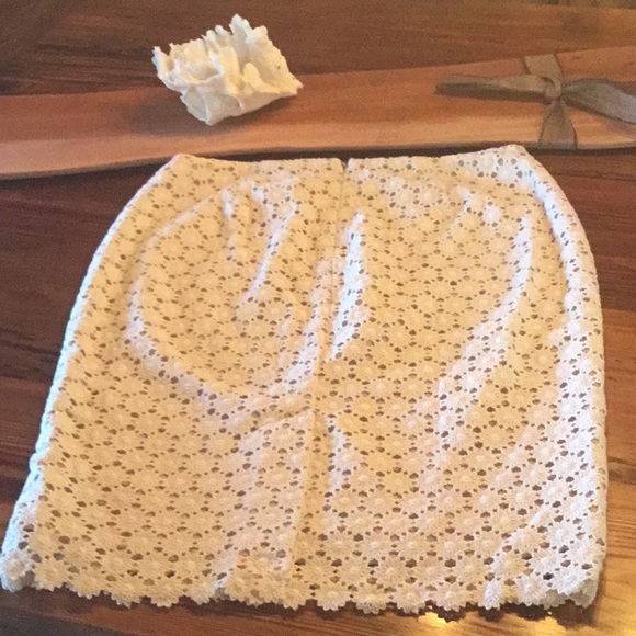 SOLD! Ivory Lace Pencil Skirt 2P - Picture 2 of 3